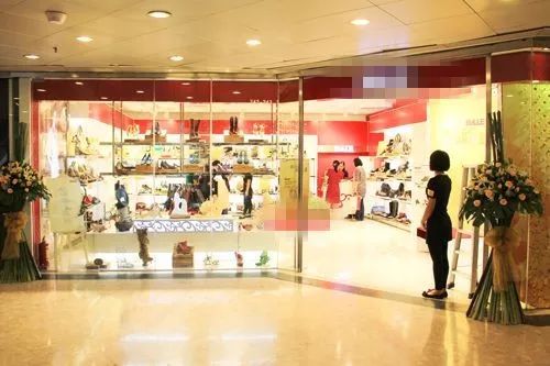 2018年，實(shí)體店就該來點(diǎn)視覺沖擊 服裝服飾零售的破局之道